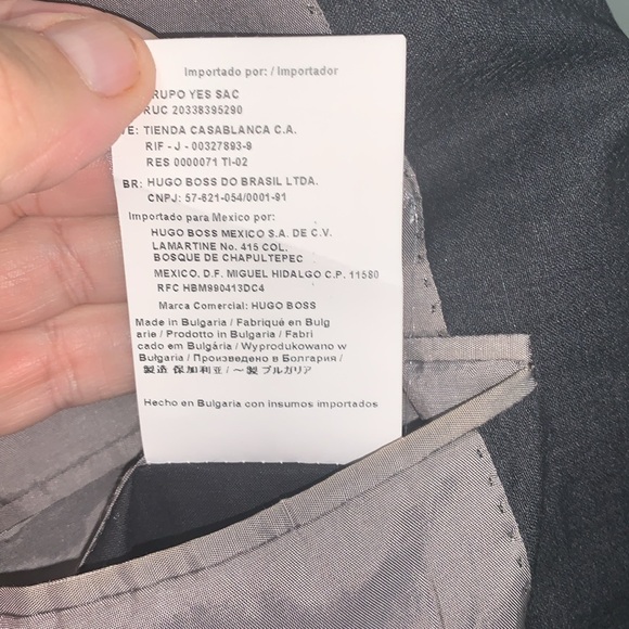 Hugo Boss Size 40R Sports Jacket in very good used condition. 100% Virgin Wool - Picture 9 of 14